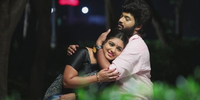 parvathy-and-adis-romantic-moments-in-sembaruthi